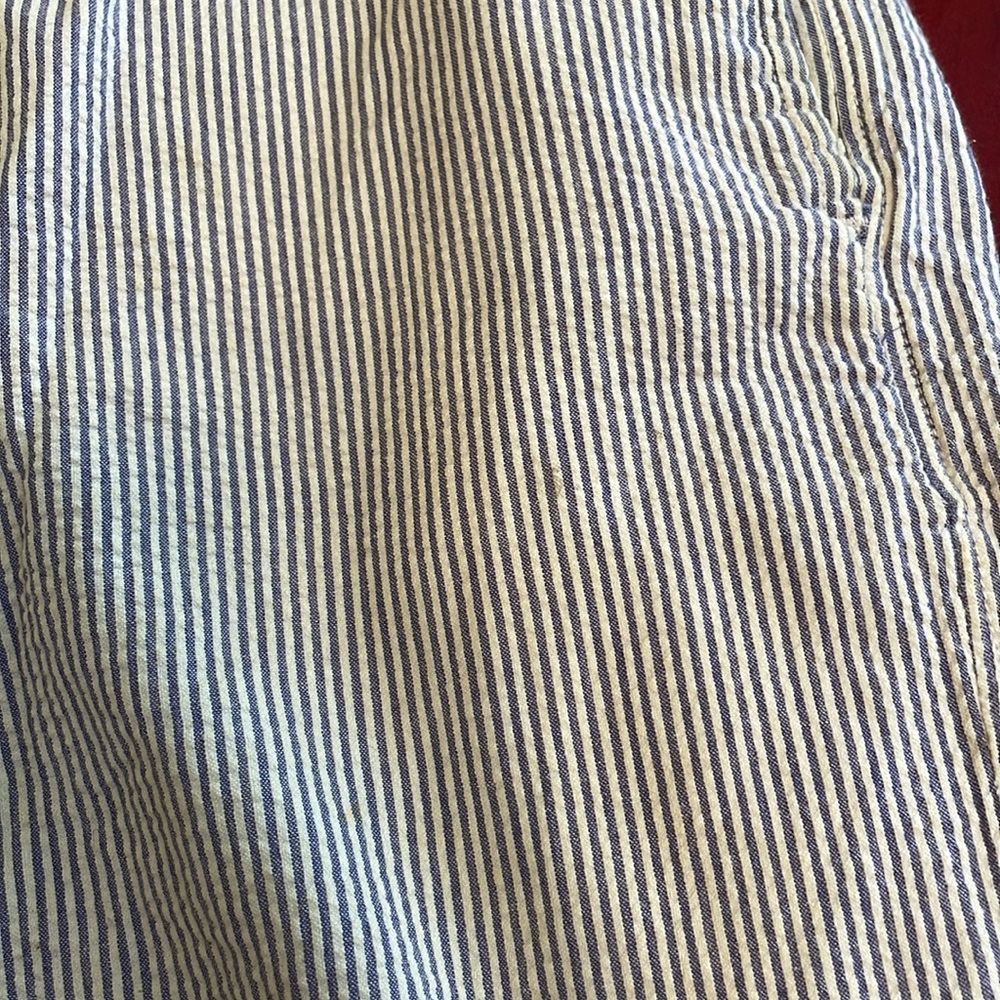 3 for $15 liquidation sale
Seersucker men’s shorts. Size 36 - Picture 2 of 4